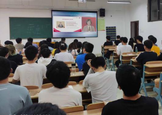 南昌应用技术师范学院组织师生同上“四史”思政大课第三讲“改革开放史”